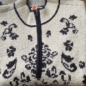 NorthStyle Cream & Black Floral Zip-Front Knit Cardigan
